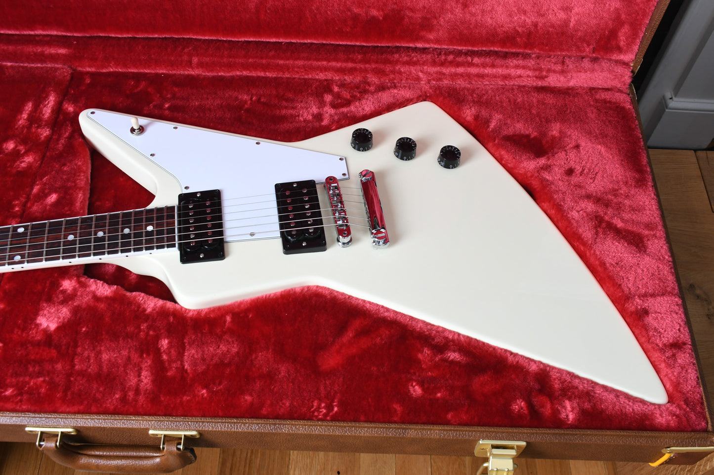 2022 Gibson 70's Explorer Classic White