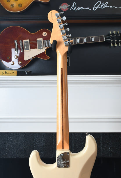 2005 Fender American Deluxe Stratocaster Blonde & Maple V Neck