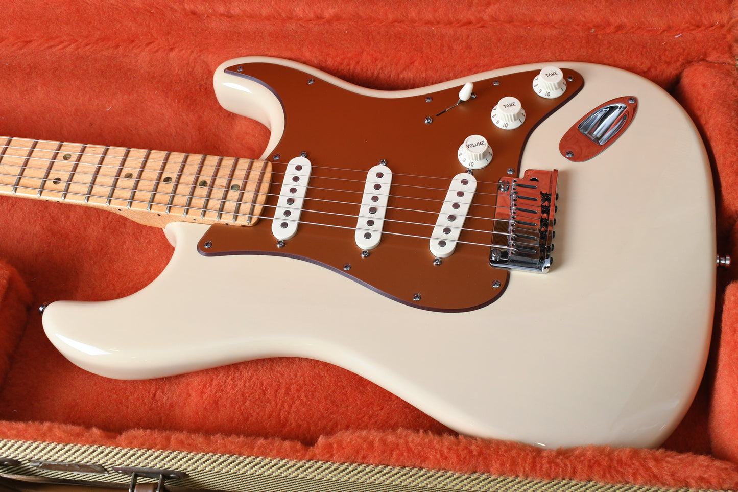 2005 Fender American Deluxe Stratocaster Blonde & Maple V Neck