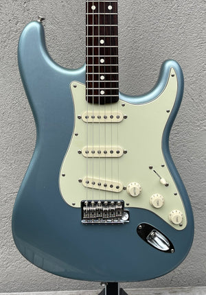 2001 Fender American Vintage '62 Stratocaster Ice Blue Metallic