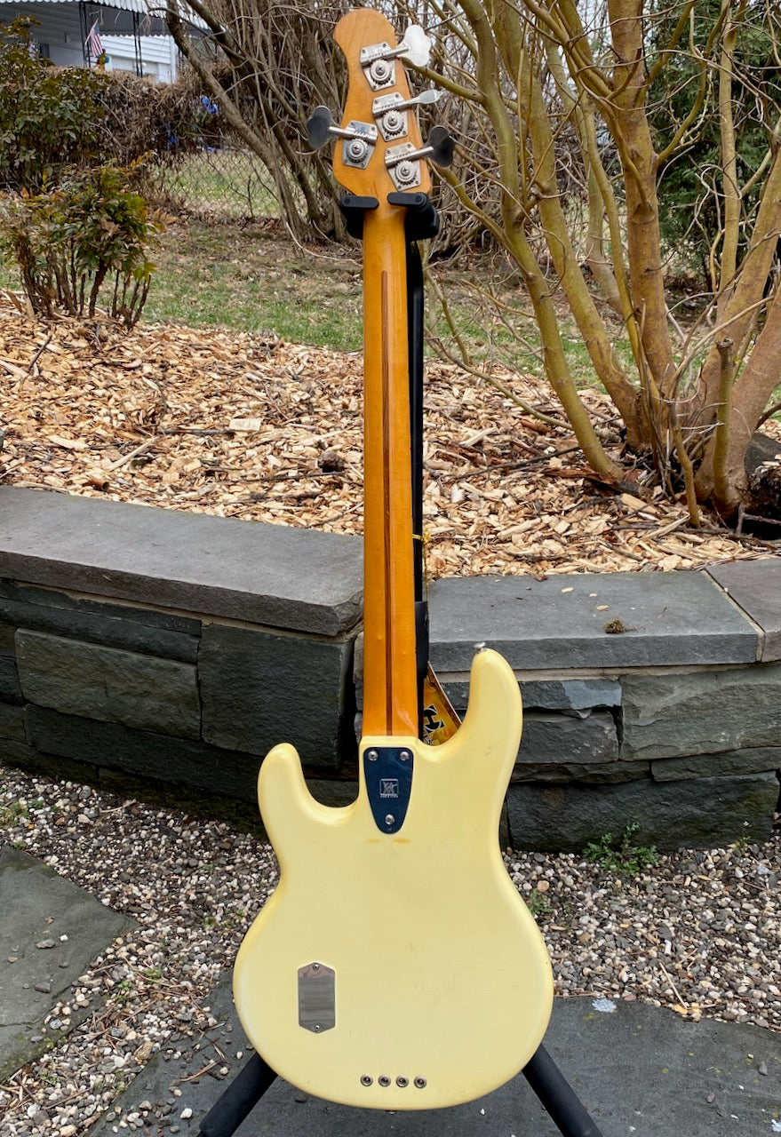 1979 Music Man Stingray Aged Olympic White Fretless !!